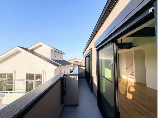 日当たりの良い2階バルコニー