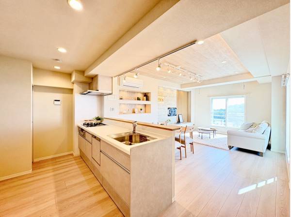 海を眺めながらお料理を楽しめます。海を身近に。海と暮らすお部屋です