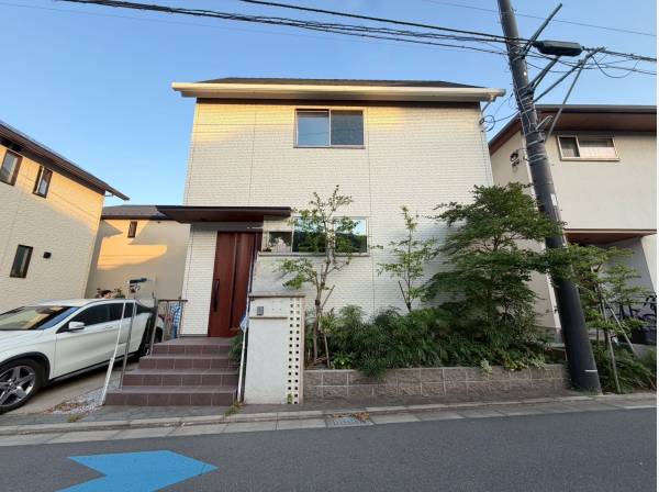 木の温もりと開放感にあふれた素敵な住まいでございます！