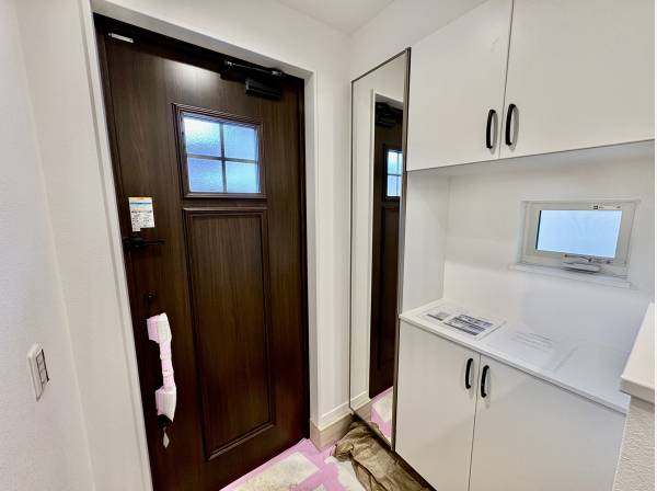 玄関は広いです。