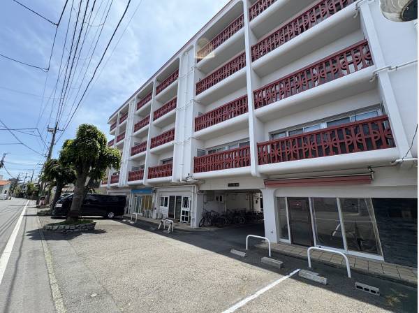 レトロ感が残るお洒落なマンションです。