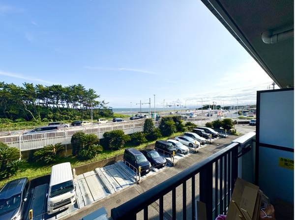 バルコニーには心地よい海風が入り込みます！