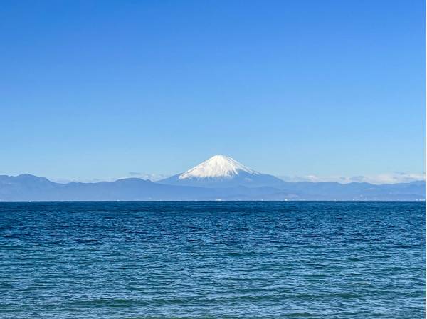 富士山を望む秋谷海岸まで徒歩10分 (約800ｍ)