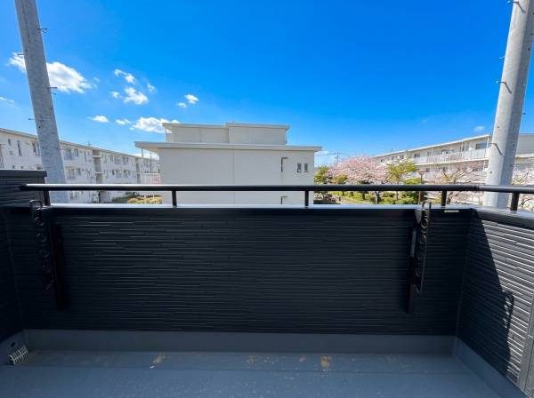 バルコニーからの日当たりも良好です！