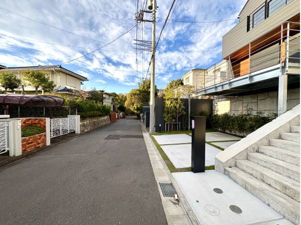 ゆったりとした前面道路