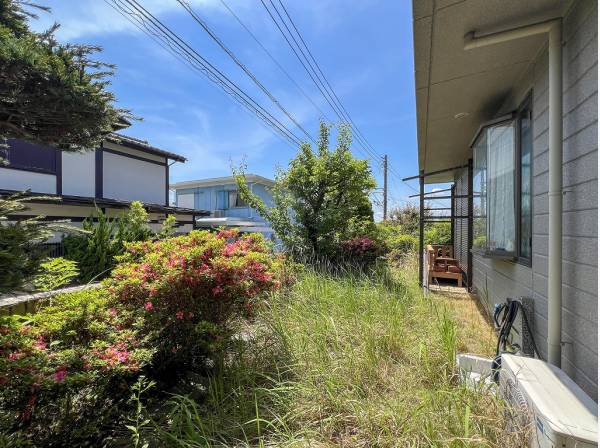 敷地内には四季の花々を愉しめるお庭があります