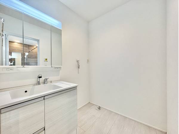 洗面スペースもゆったりと。