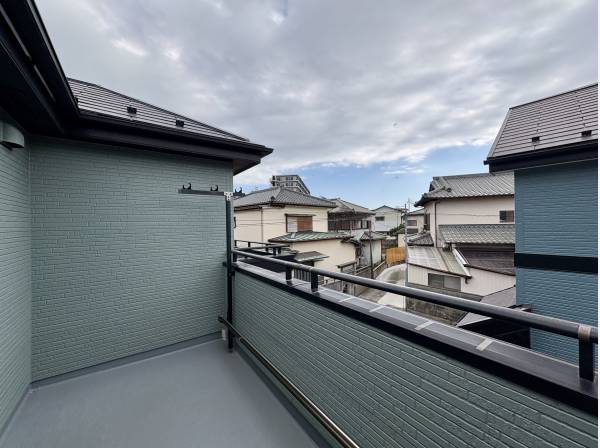 椅子やテーブルを置けるワイドバルコニー