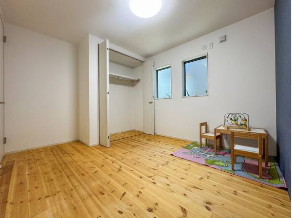 部屋毎にアクセントクロスが異なり個の世界観に寄り添います