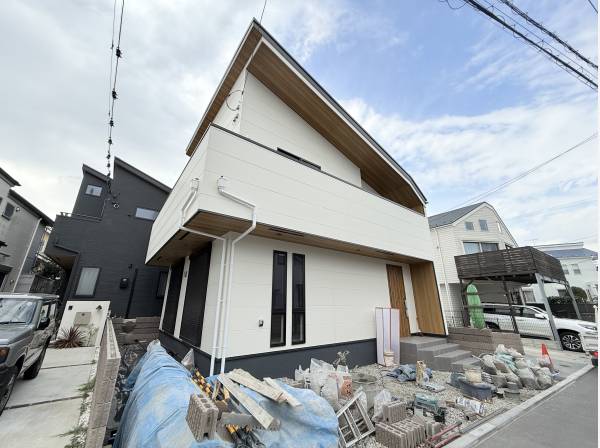 リビングの先にウッドデッキテラスが設置されます