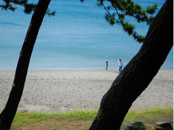 一色海岸　約1200ｍ　（徒歩15分）