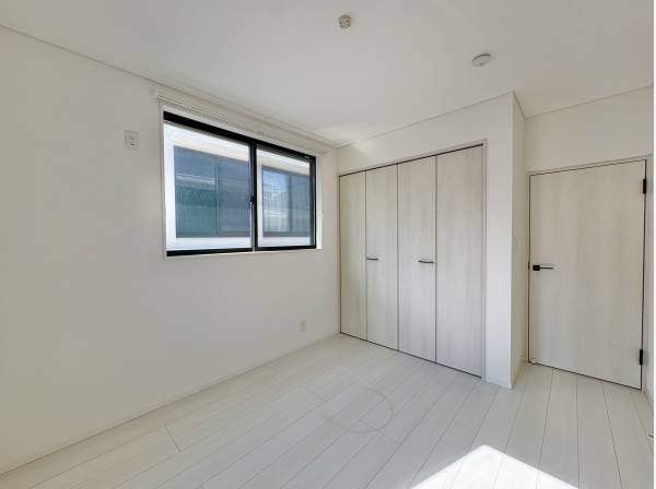 各居室には収納力のあるクローゼットを完備しております