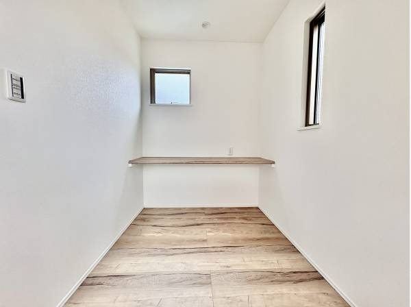 リビングには勉強（読書）・仕事のスペースがあります。