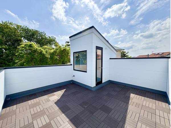 最上階には約11.8帖大型ルーフバルコニー！