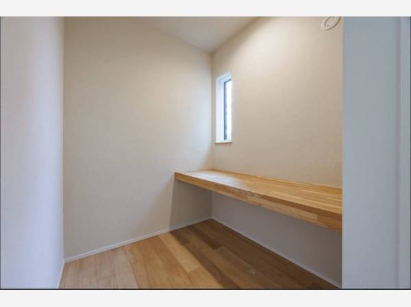 静かに集中できる書斎空間