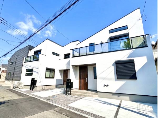 ホワイトカラーが爽やかな外観