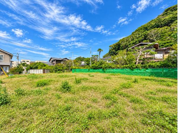 122坪超のゆとりある敷地。広い庭やこだわりの邸宅も思いのまま。