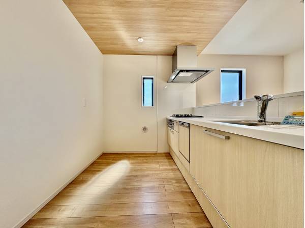 キッチンスペースも広いため、いろいろな棚を置けそうです。