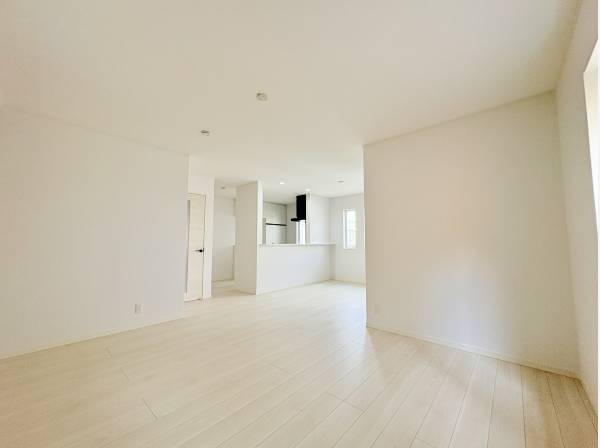 インテリアの幅が広がる、白を基調としたシンプルで美しい空間