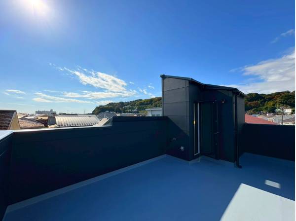 約11.8帖の広々ルーフバルコニー！