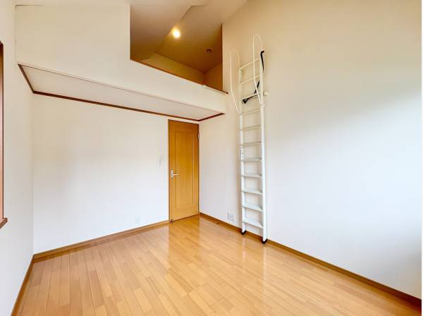 ロフトがある居室です。開放感につながります