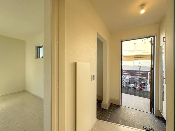 玄関土間にも大きな空間が。