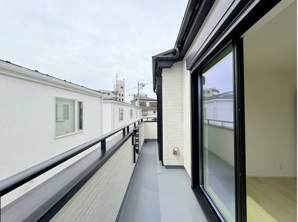 2階の南向きバルコニーは日当たり良好でした