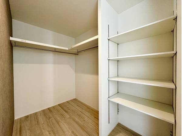 収納スペースも広々としております！