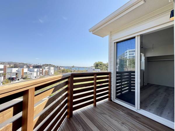 ウッドデッキもございます♪