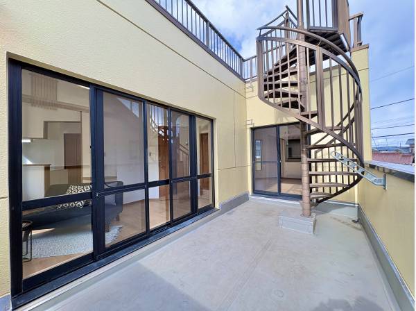 広いバルコニーはガーデニングや家庭菜園を楽しむ空間としても利用できます