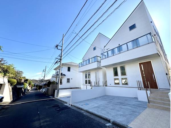 ホワイトカラーのスタイリッシュな外観