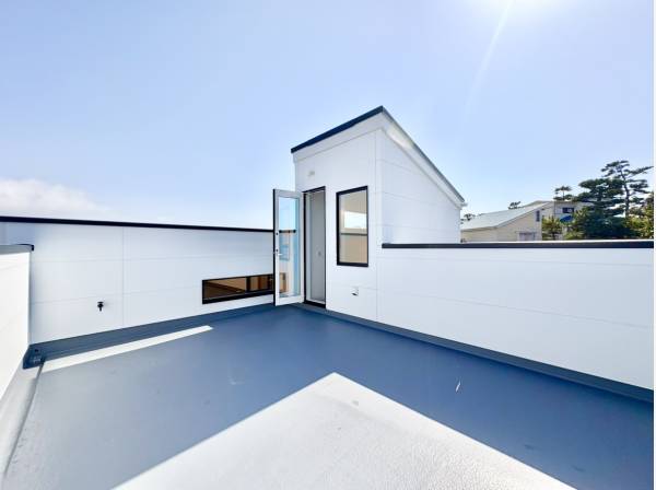 約11帖の開放感あるルーフバルコニー！！