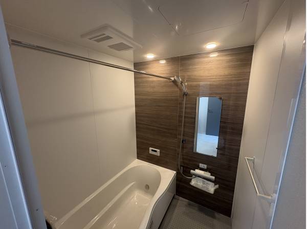 お風呂には浴室乾燥機が付いております。