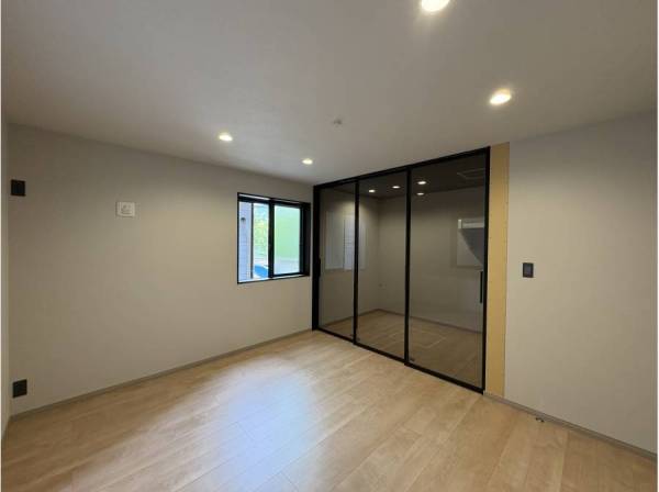 ６帖以上の居室が全３室ございます！