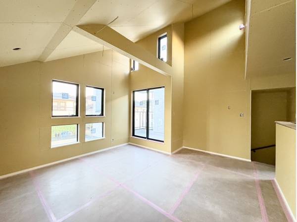 勾配天井で開放感のあるLDK