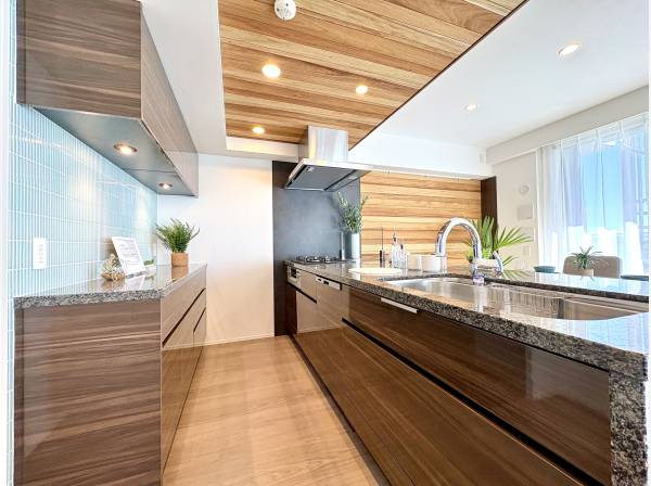 対面式のオープンキッチン