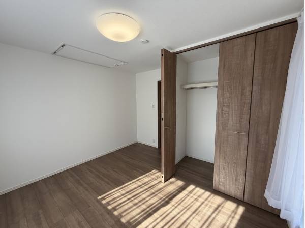 2階７帖の洋室小屋裏収納付き