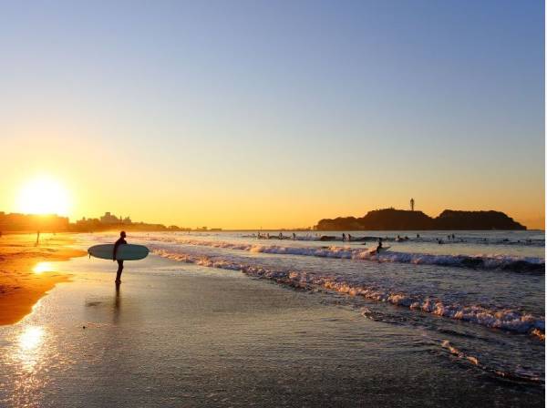 鵠沼海岸までは約500m（徒歩7分）。