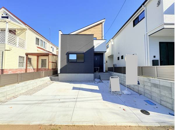 カースペースもゆったり２台分確保