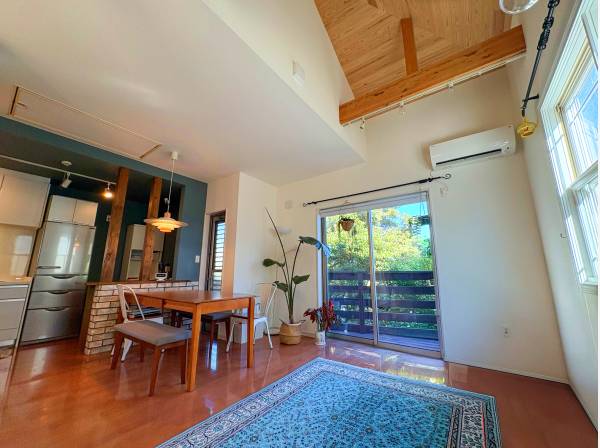 木のぬくもりを感じる室内