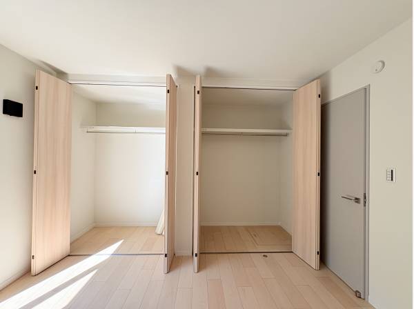 衣類から小物までスッキリまとめて収納できます。