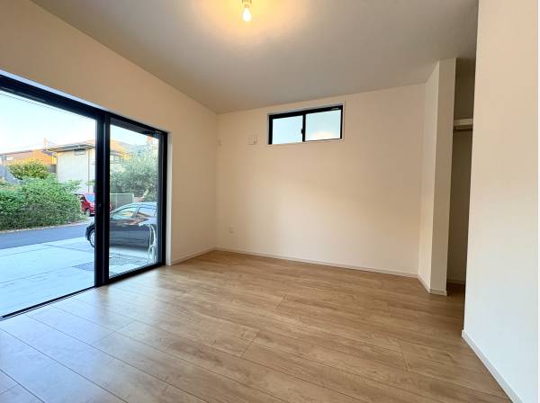 WIC付きで片付けがしやすい落ち着いた一部屋