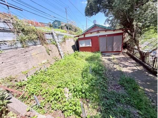 お庭は緑に溶け込むプライベート空間！ガーデニングも素敵！