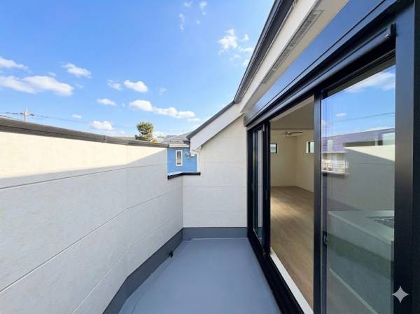 日当たりの良いバルコニー