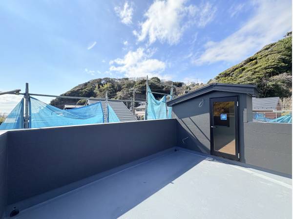 プライベートな時間を愉しめるルーフバルコニー