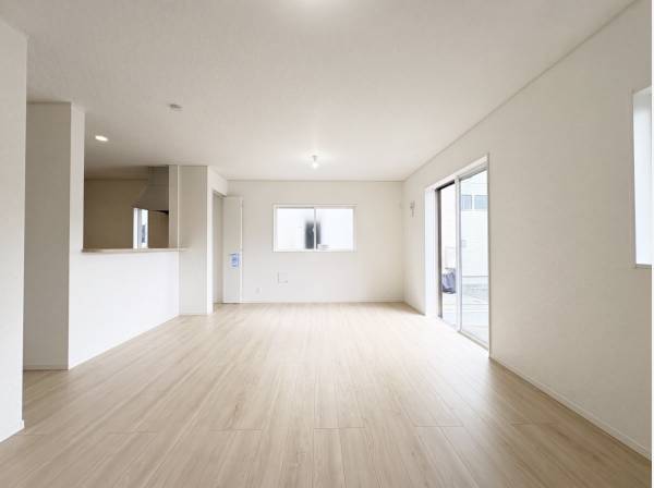 温かな日差しに包まれて家族団らんの時間を過ごせます！
