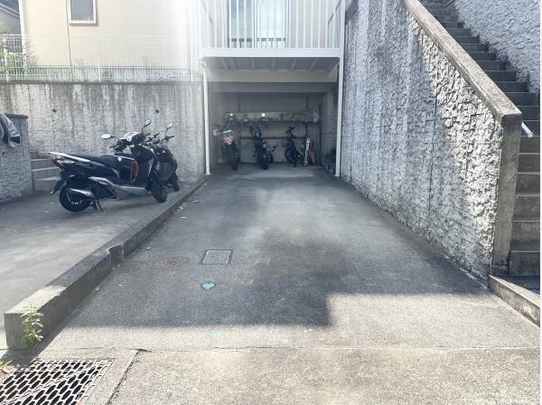 東側駐車スペース