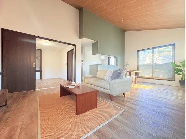 LDK横には約6帖の洋室もあります！