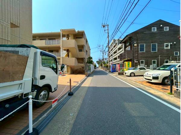通りを進むと逗子海岸！