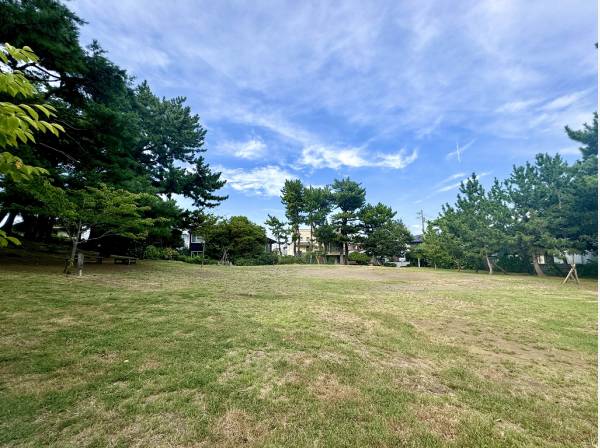 鵠沼松が岡公園まで徒歩7分（約500m）